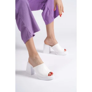 845-B Kalın Taban Beyaz Platform Kadın Terlik