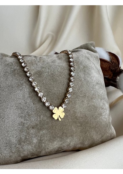 Minimalist Taşlı Çelik Kolye Yonca Gold Renk fiyatları
