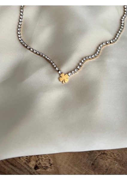 Minimalist Taşlı Çelik Kolye Yonca Gold Renk modelleri