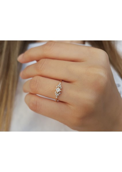 Toplam 0,32 Karat Prenses Kesim Pırlanta Tektaş Yüzük 0447R0041 fırsatları