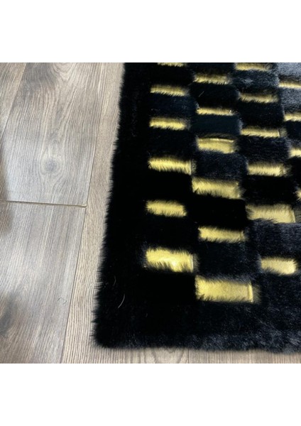 Siyah ve Gold Renk Parçalı Peluş Halı 120 x 180 cm