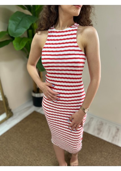 Sırt Detaylı Kırmızı-Beyaz Esnek Çizgili Elbise indirimleri