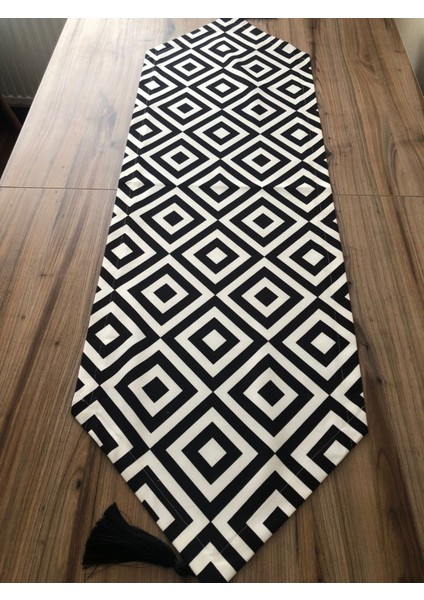 Trend Yuvam Siyah Beyaz Iç Içe Kareler Desenli Runner fiyatları