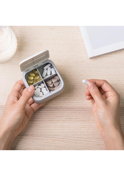 4pcs Taşınabilir Alt Paketleme Mühürlü Mini Küçük Hap Kutusu, Bir Haftalık Hap Kutusu Çoklu Şebeke Geçirmez Taşınabilir Hap Alt Doldurma Kutusu (Yurt Dışından)