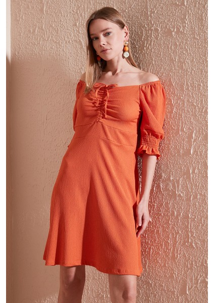 Krinkıl Büzgülü V Yaka Kolları Gipeli Elbise Bayan Elbise 5865034 fiyatları