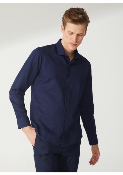 Slim Fit Klasik Yaka Armürlü Lacivert Erkek Gömlek GM2024700360
