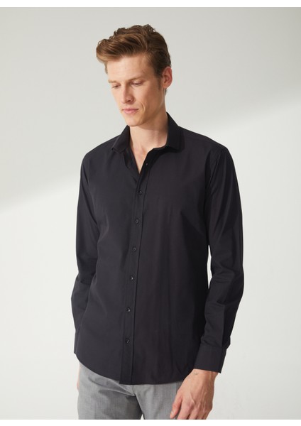 Slim Fit Klasik Yaka Düz Siyah Erkek Gömlek GM1007100472