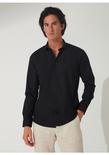 Slim Fit Klasik Yaka Düz Siyah Erkek Gömlek GM1007100538