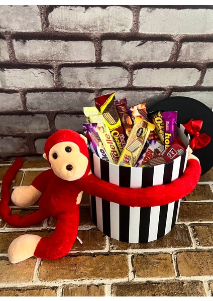 Cocuga Hediye Kutusu Kırmızı Maymun ve Bol Atıştırmalık
