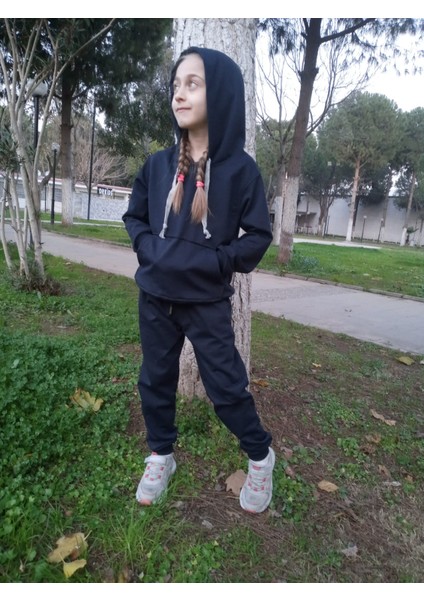 Kız ve Erkek Kapişonlu Kanguru Cepli Düz Eşofman Takımı fırsatları