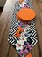 Zigzag Desen Üzerine Lilyum Çiçek Desenli Runner & Turuncu Supla 2