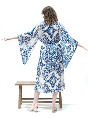 Mita Concept Ipek Saten Desenli Yarasa Kol Kimono