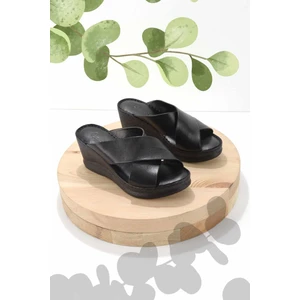 Siyah Hakiki Deri Kadın Terlik K04907018503