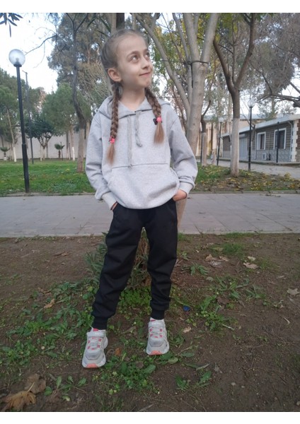 Kız , Erkek Kapişonlu Kanguru Cepli Düz Model Eşofman Takımı modelleri