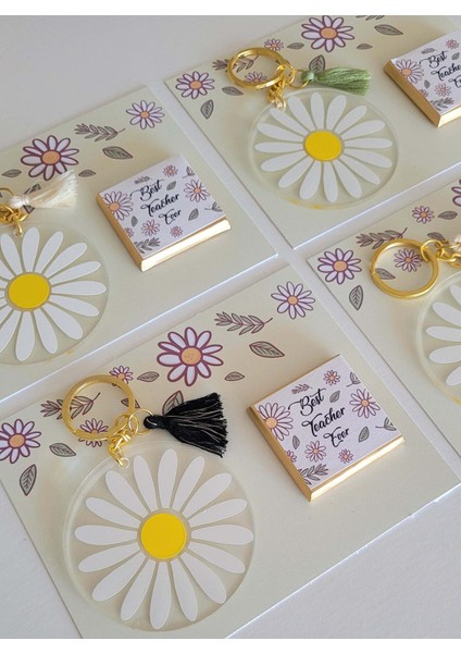 Öğretmenler İçin Papatya Desenli Anahtarlık ve Çikolata Hediye Seti