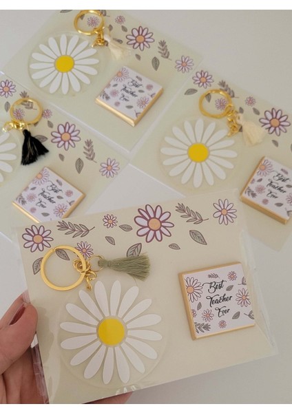 Öğretmenler İçin Papatya Desenli Anahtarlık ve Çikolata Hediye Seti fiyatları