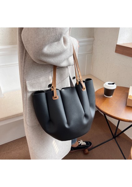 Basit, Büyük Kapasiteli, Omuzdan Askili Çanta (Yurt Dışından) modelleri