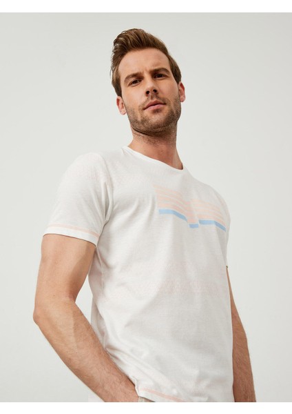 Kadın Beyaz Regular Fit Pamuklu Tişört modelleri