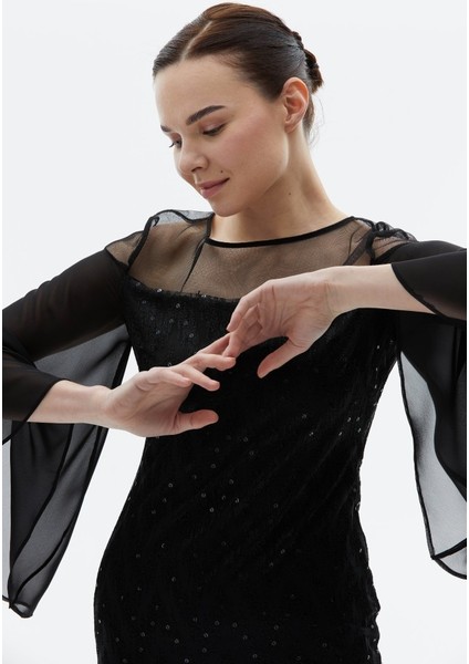 Kolu Şifon Dökümlü Üstü Tül Payetli Elbise