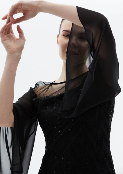 Kolu Şifon Dökümlü Üstü Tül Payetli Elbise fırsatları