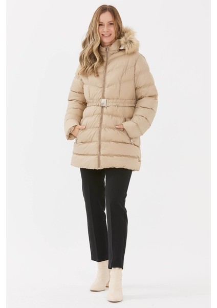 Beli Lastikli Kapüşonu Kürklü Mont