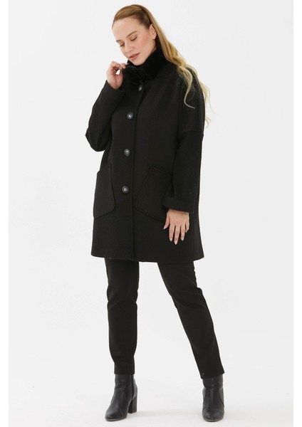 Büyük Beden Yakası Kürklü Eğik Cep Kaban