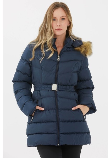 Beli Lastikli Kapüşonu Kürklü Mont