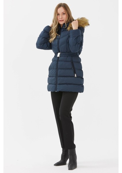 Beli Lastikli Kapüşonu Kürklü Mont modelleri