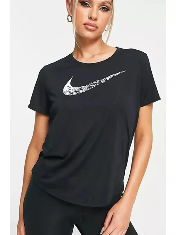 Nike Dri-Fit Swoosh Run Siyah Kadın Standart Kesim Spor Tişört