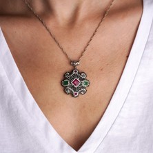 Galatelier Kök Zümrüt ve Kök Yakut Taşlı Markazitli Gümüş Kadın Kolye