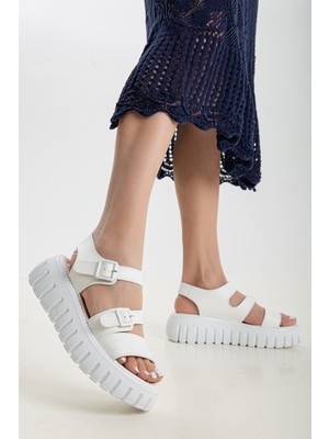 Miss Zülüf Kadın Yazlık Sandalet 39 Numara Beyaz Renk Suni Deri Malzeme ile Şık Tasarım