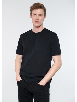 Mavi Cepli Siyah Tişört