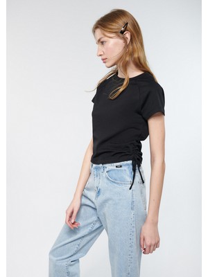 Mavi Kadın Büzgü Detaylı Siyah Tişört 1600740-900