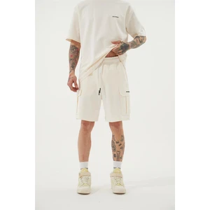 Relaxed Kargo Cepli Basic Şort Beyaz