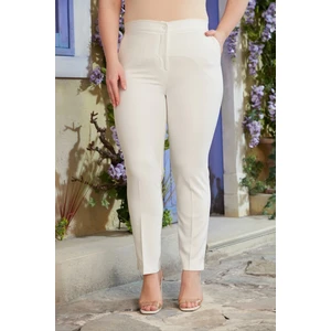 Beli Lastikli Paça Yırtmaç Detaylı Büyük Beden Beyaz Kumaş Pantolon