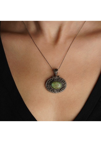 Oltu Zümrütü Oval Formlu Gümüş Kadın Kolye