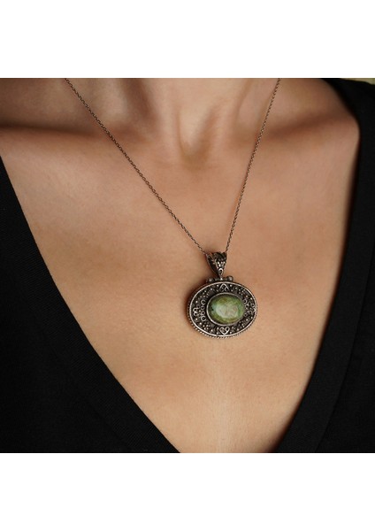 Oltu Zümrütü Oval Formlu Gümüş Kadın Kolye fiyatları