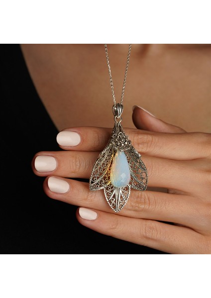 Telkari Işlemeli Zambak Model Quartz Taşlı Gümüş Kadın Kolye modelleri