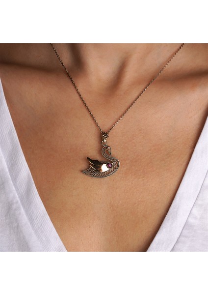 Telkari Işlemeli Kök Yakut Taşlı Kuğu Formlu Gümüş Kadın Kolye