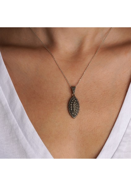 Telkari Işlemeli Markazitli Mekik Formlu Gümüş Kadın Kolye