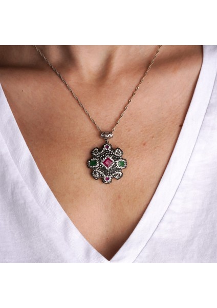 Kök Zümrüt ve Kök Yakut Taşlı Markazitli Gümüş Kadın Kolye