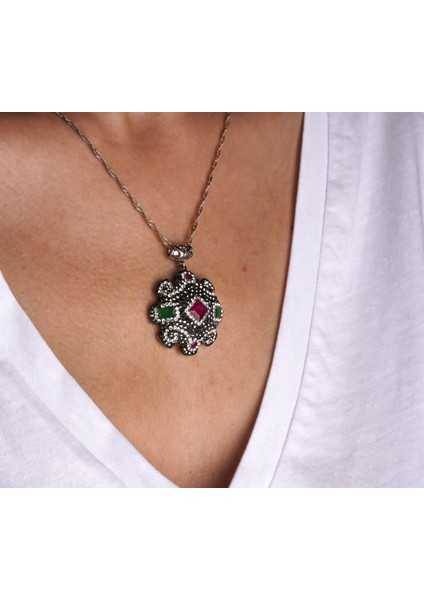 Kök Zümrüt ve Kök Yakut Taşlı Markazitli Gümüş Kadın Kolye fiyatları