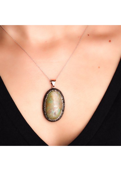 Oltu Zümrütü Oval Formlu Gümüş Kadın Kolye