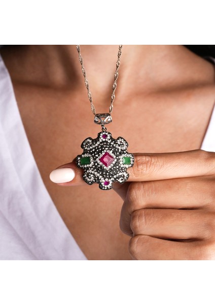 Kök Zümrüt ve Kök Yakut Taşlı Markazitli Gümüş Kadın Kolye modelleri