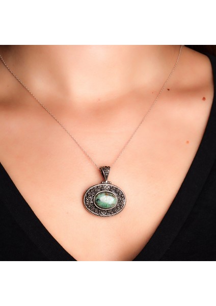 Oltu Zümrütü Oval Formlu Gümüş Kadın Kolye