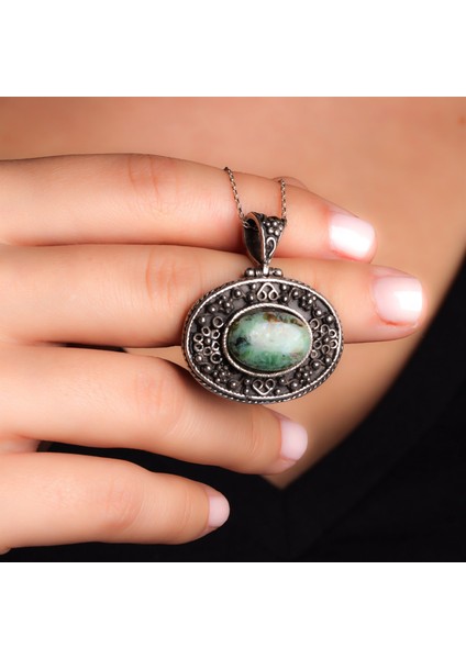 Oltu Zümrütü Oval Formlu Gümüş Kadın Kolye modelleri