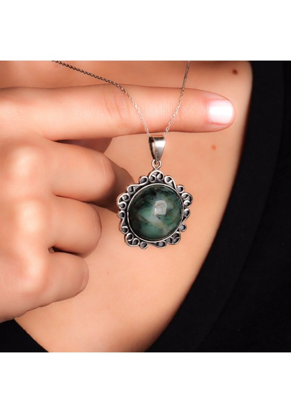 Oltu Zümrütü Oval Formlu Gümüş Kadın Kolye fiyatları