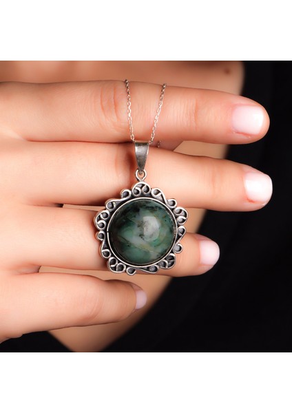 Oltu Zümrütü Oval Formlu Gümüş Kadın Kolye modelleri