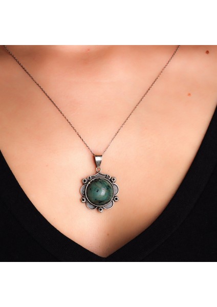 Oltu Zümrütü Oval Formlu Gümüş Kadın Kolye
