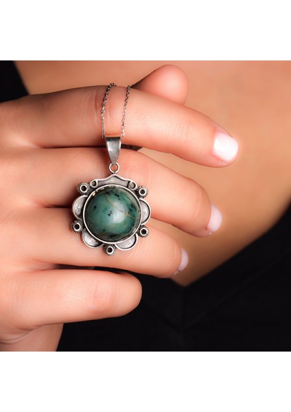 Oltu Zümrütü Oval Formlu Gümüş Kadın Kolye fiyatları